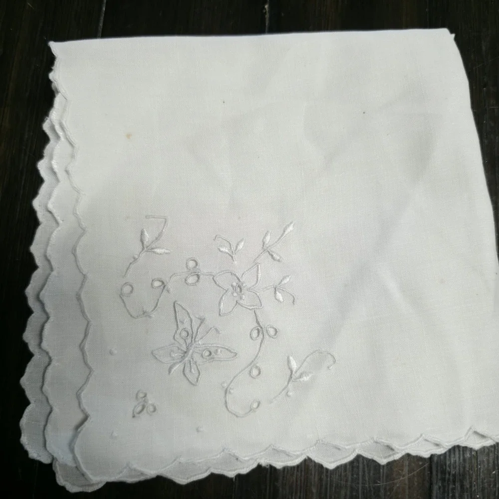 VTG White Embroidered Handkerchiefs Lot Butterfly Floral Scalloped Edge Bridal
